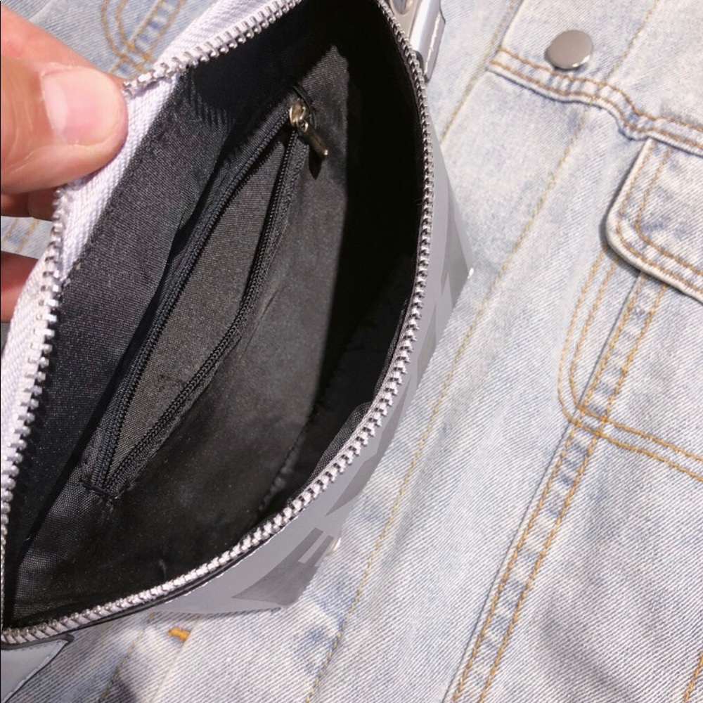 Quoted Waist Bag - Picture 2 of 4